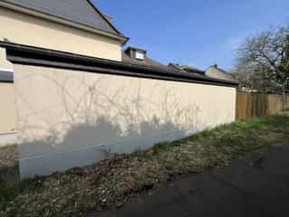 Wand mit Graffiti nachher