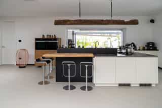 Spachteltechnik angewandt in einer Küche | Einwandfrei | Fugenlose Böden und Bäder in Leverkusen