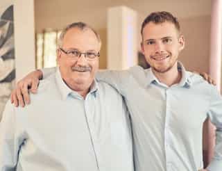 Zwei Personen von dem Unternehmen Steinkühler auf einem Bild | Handwerk Leverkusen