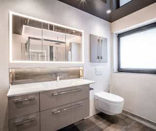 kleines modernes Badezimmer | Handwerk Leverkusen Sanitär das Qualitätsnetzwerk